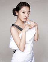 组图：张含韵爵士风写真 俏皮诠释黑与白