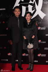 组图：2012新浪微博之夜红毯-发哥发嫂恩爱牵手