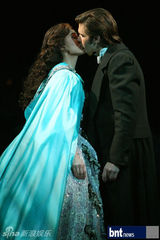 组图：音乐剧《歌剧魅影》在韩上演感动全场