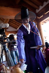 组图：众韩演员齐聚新剧《马医》祈福祭拜仪式