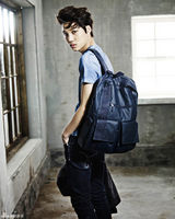 组图：EXO-K成员KAI迎接二十岁成人礼