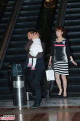 组图：晶刚压轴婚礼收官 宾客拎着回礼相继离场