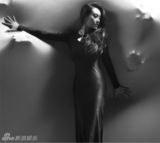 组图：爱戴《站在这里》MV曝光 演绎纠结情感