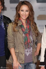 组图：李玟婚后首度到台湾预告暑假推新辑