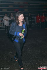 组图：陈奕迅演唱会化浓妆 搞怪献唱掀高潮