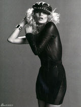 高清组图：凯特-莫斯复古杂志写真化身摇滚女郎