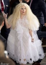 组图：雷帝GAGA全裸穿白纱透视裙两点全露