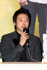 高清图：韩剧《蒲公英家族》记者会 李允智优雅