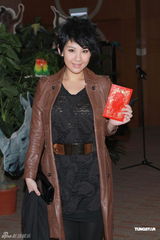 组图：吕慧仪结婚秀钻戒 陈志云等好友到场庆贺