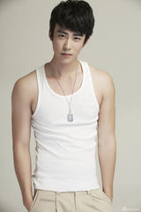 冉旭清新写真曝光 自然青涩展忧郁气质