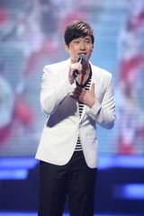 高清组图：新浪网络盛典 满江献唱《中华诵》