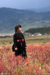 组图：小彩旗自制点心纹身特别 童年萌照可爱