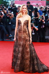 组图：第70届威尼斯电影节闭幕 红毯星光黯淡