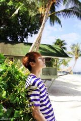 组图：李昊瀚远赴马来西亚拍MV 旅行中寻意境