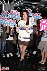 组图：钟嘉欣望明年开个唱 看好杨怡登“视后”宝座