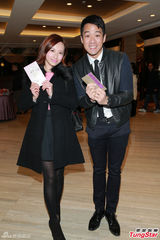 组图：胡杏儿钟嘉欣着古装贺杨潮凯江叮叮婚礼