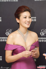 组图：吴宗宪旧爱宋新妮抽脂丰胸小奶变豪乳