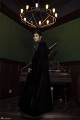 组图：陈学冬变身吸血男爵 冷峻潇洒气场另类