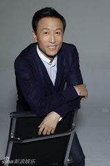 组图：王洛勇冬日温情写真活力四射