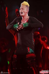 组图：林峰个唱顶黄发秀肌肉舞 直言连累吴千语