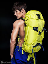 组图：韩星崔振赫运动写真 裸上身秀胸肌