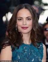 组图：女星贝热尼丝-贝乔与导演阿斯哈亮相