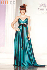 幻灯：设计师点评巨型配饰 陈慧琳李嘉欣高贵耀眼