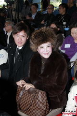 组图：郑伊健有意延长婚事筹备时间 望多祝福