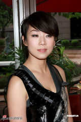 幻灯图集：林忆莲清凉小背心秀好身材 风采依旧