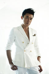 组图：王新时尚大片优雅冷酷展多重魅力