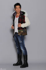 组图：任贤齐9年后北京开唱 黑白写真型男本色