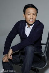 组图：王洛勇冬日温情写真活力四射