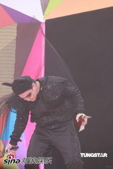 幻灯图集：叱咤奖陈奕迅雷到底 烟熏妆扮熊猫滚滚