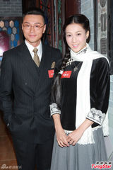 组图：钟嘉欣成视后大热 前哨战败阵也开心