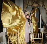 组图：凯特王妃表妹新编脱衣舞摇臀似蝴蝶