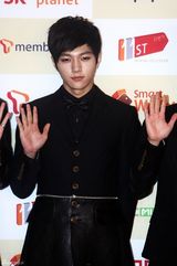 高清组图：韩团2NE1Beast等亮相Melon音乐颁奖礼