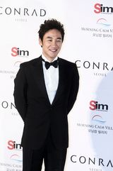 高清组图：李孝利神话Eric秀智等出席严泰雄婚礼