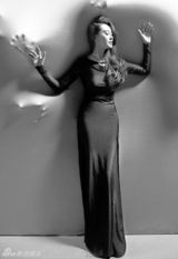 组图：爱戴《站在这里》MV曝光 演绎纠结情感