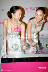 幻灯图集：Jessica C化身小野猫 为首饰代言秀性感