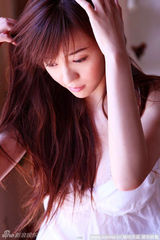 高清组图：周韦彤日本拍性感写真 比基尼秀美胸