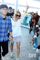 组图：少女时代飞新加坡开个唱 秋装时尚随性