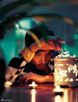 组图：耿乐拍最新圣诞写真 打造华美视觉盛宴