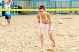 高清图：周秀娜等亮相沙滩 上演性感沙滩排球赛  