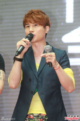 组图：星光助学在京启动 山野黄勇歌浴森助阵