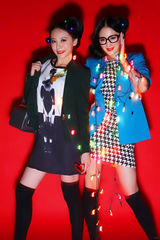 组图：徐杉登《女友校园》封面变复古摩登女