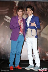 组图：光良举办新专辑发片记者会 张信哲站台