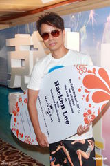 组图：李克勤海上续约环球 未来首推国语专辑