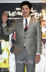 幻灯图集：韩艺瑟等出席新剧媒体见面会 温馨快乐 