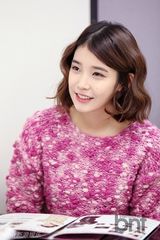 组图：张根硕IU《漂亮男人》幕后照独家揭秘