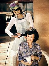 幻灯图：白百何携妈妈拍写真 被赞母女姐妹花